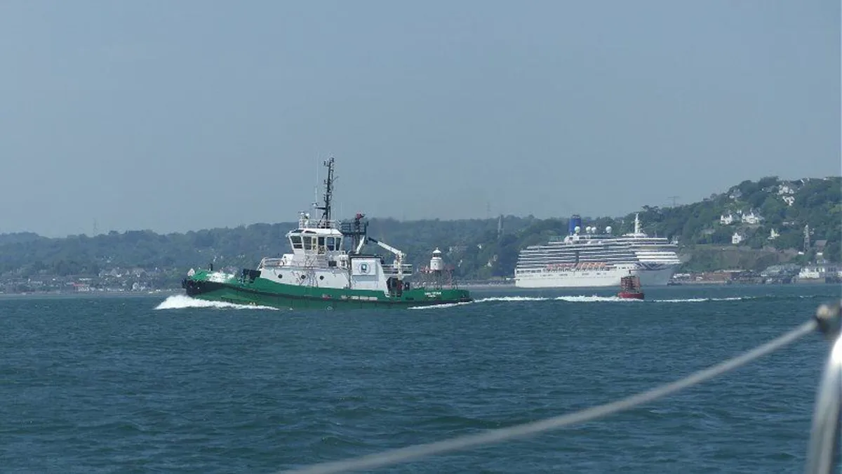 Boat for Inshore Cruising - Image 3