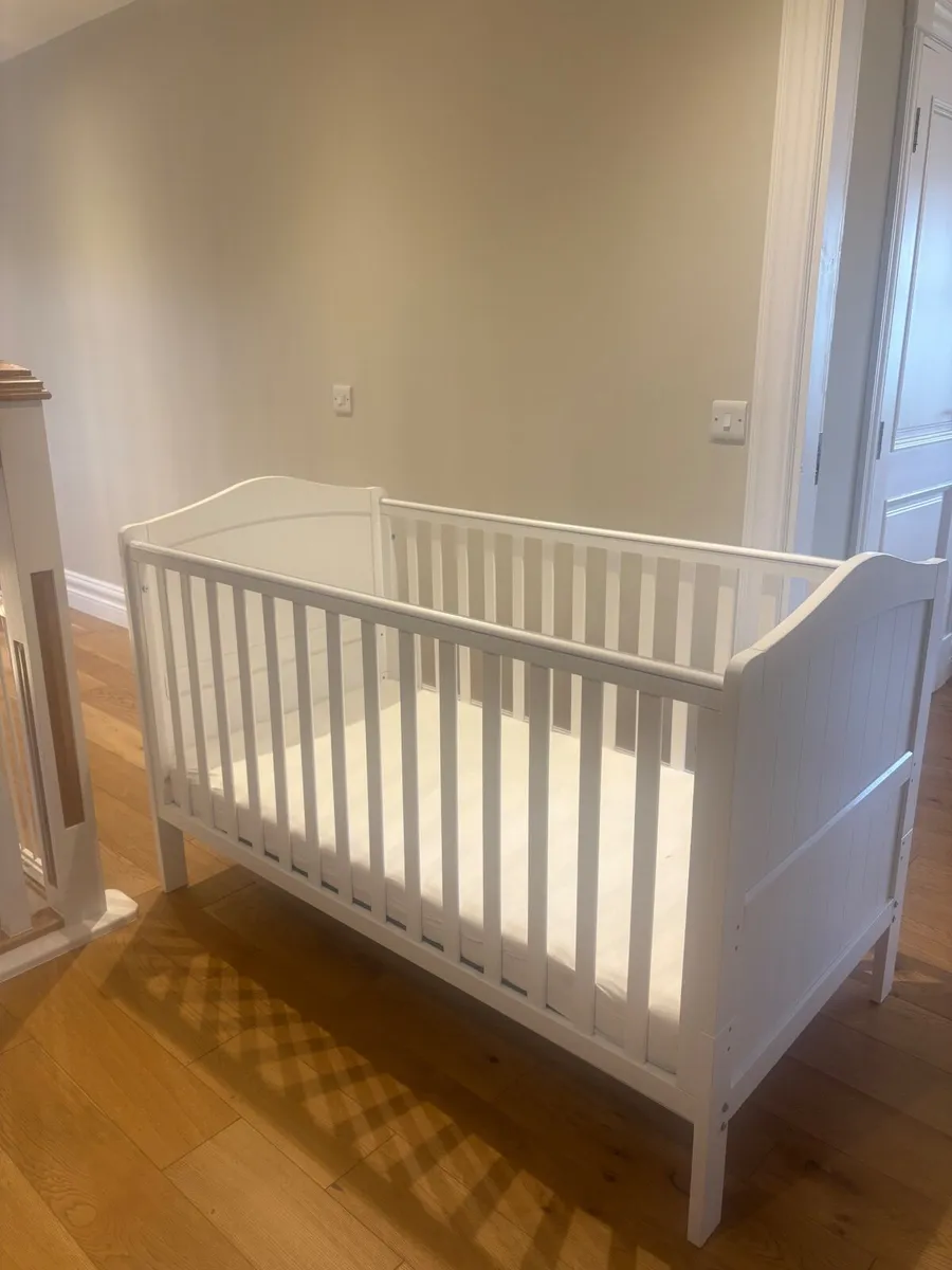 Baby cot - Image 1