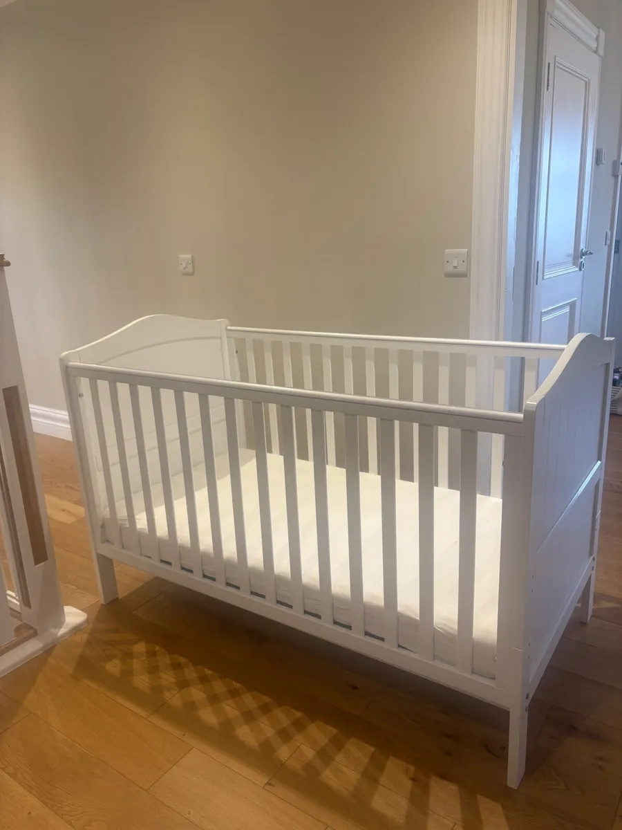Baby cot - Image 3