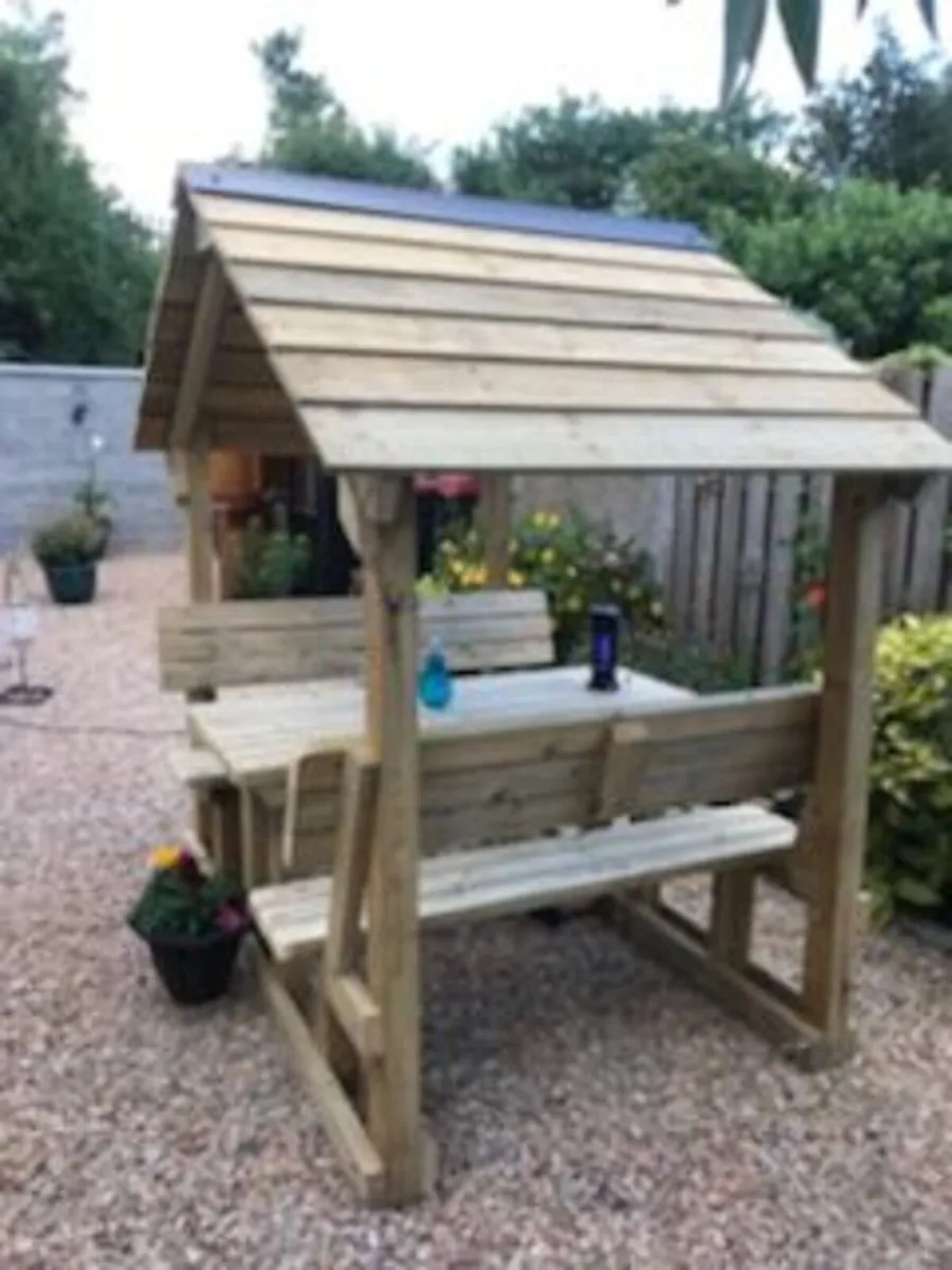 Picnic Seat with Roof - Image 1