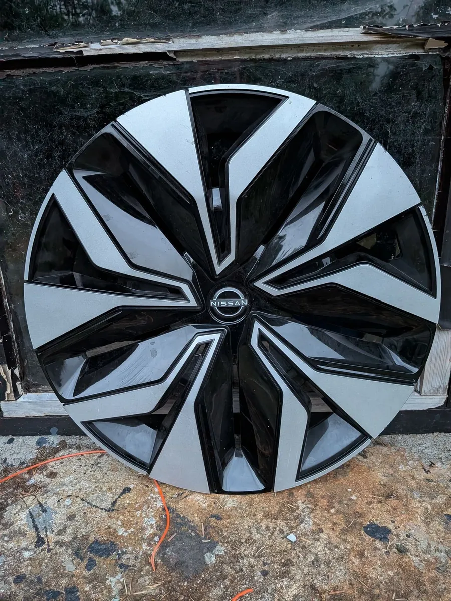 Genuine Nissan Ariya 19” OEM Hubcap / Wheel Cover - Image 1