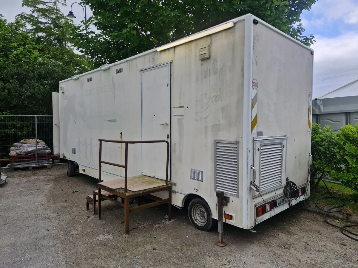 Toilet cabin - Image 1