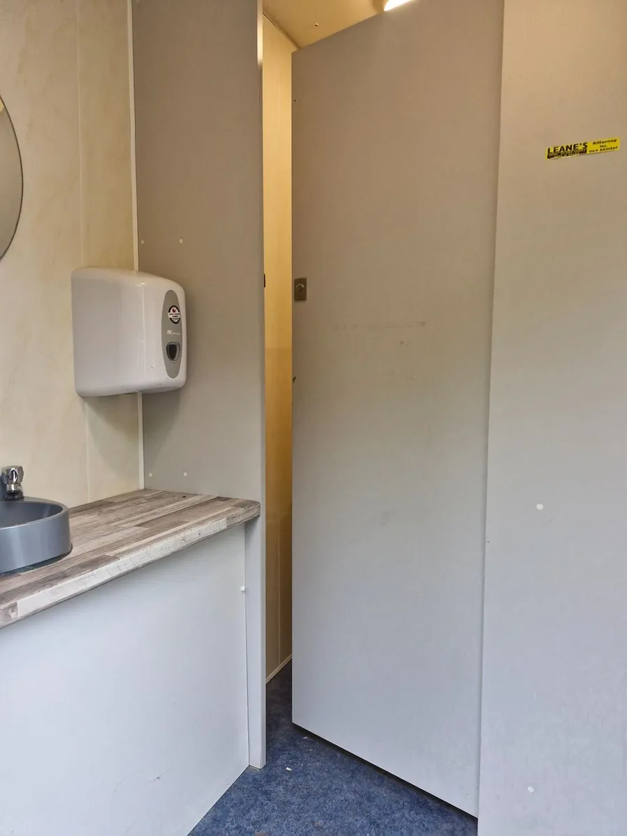 Toilet cabin - Image 2