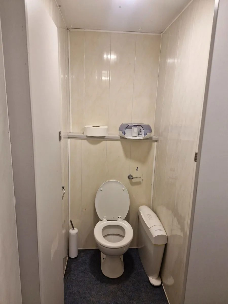 Toilet cabin - Image 3
