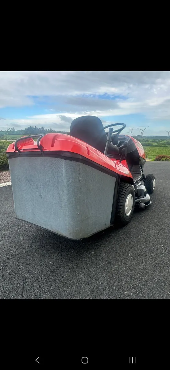 Castlegarden ride on mower - Image 2