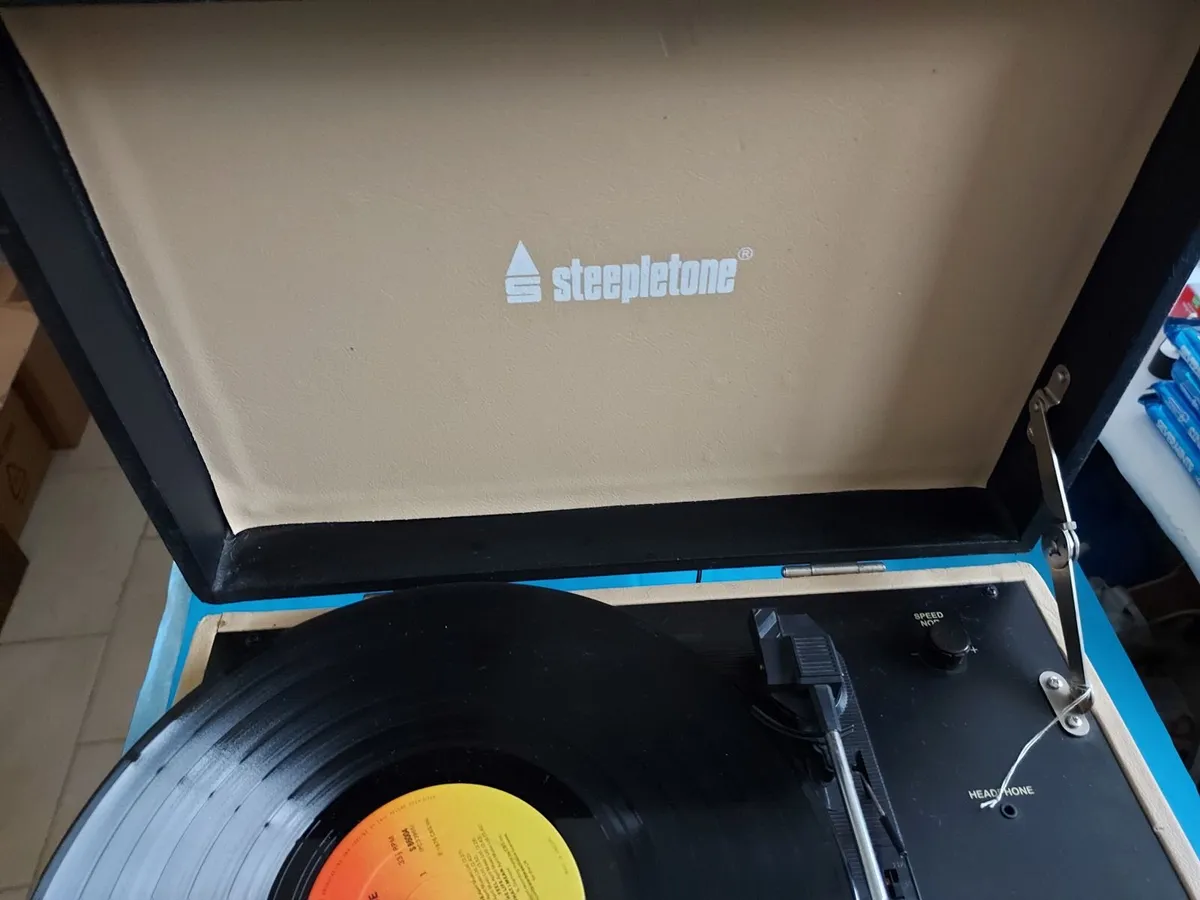 Steepletone AM-FM Radio & Record Player in Case - Image 2