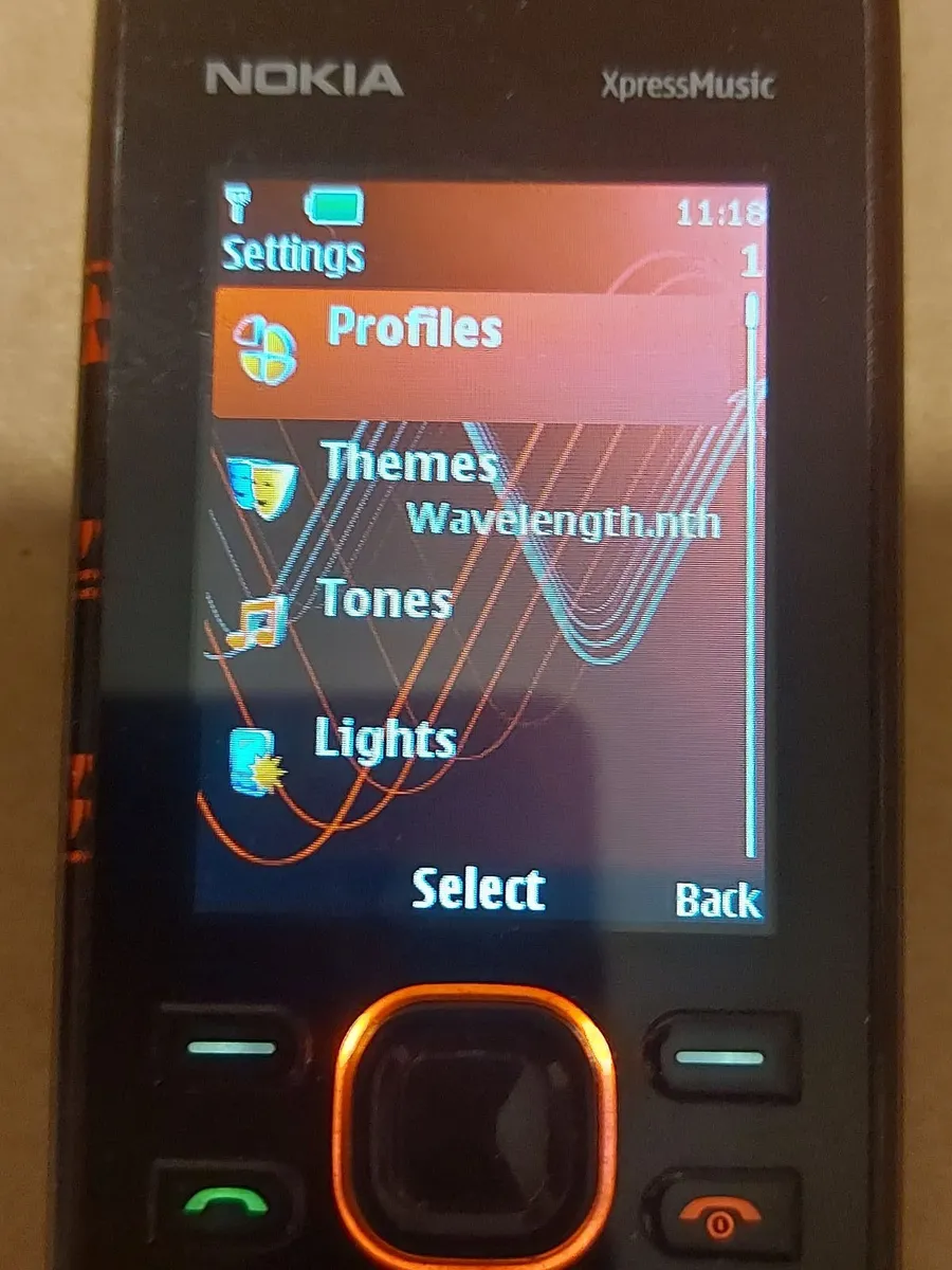 Nokia Express Music Model 5220 mobile phone - Image 4