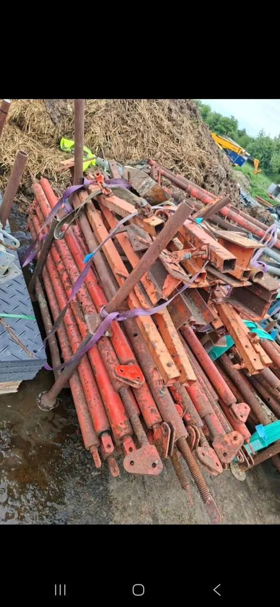 Peri shuttering push pull bars - Image 1