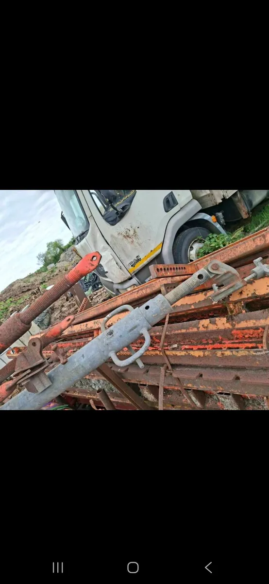 Peri shuttering push pull bars - Image 3