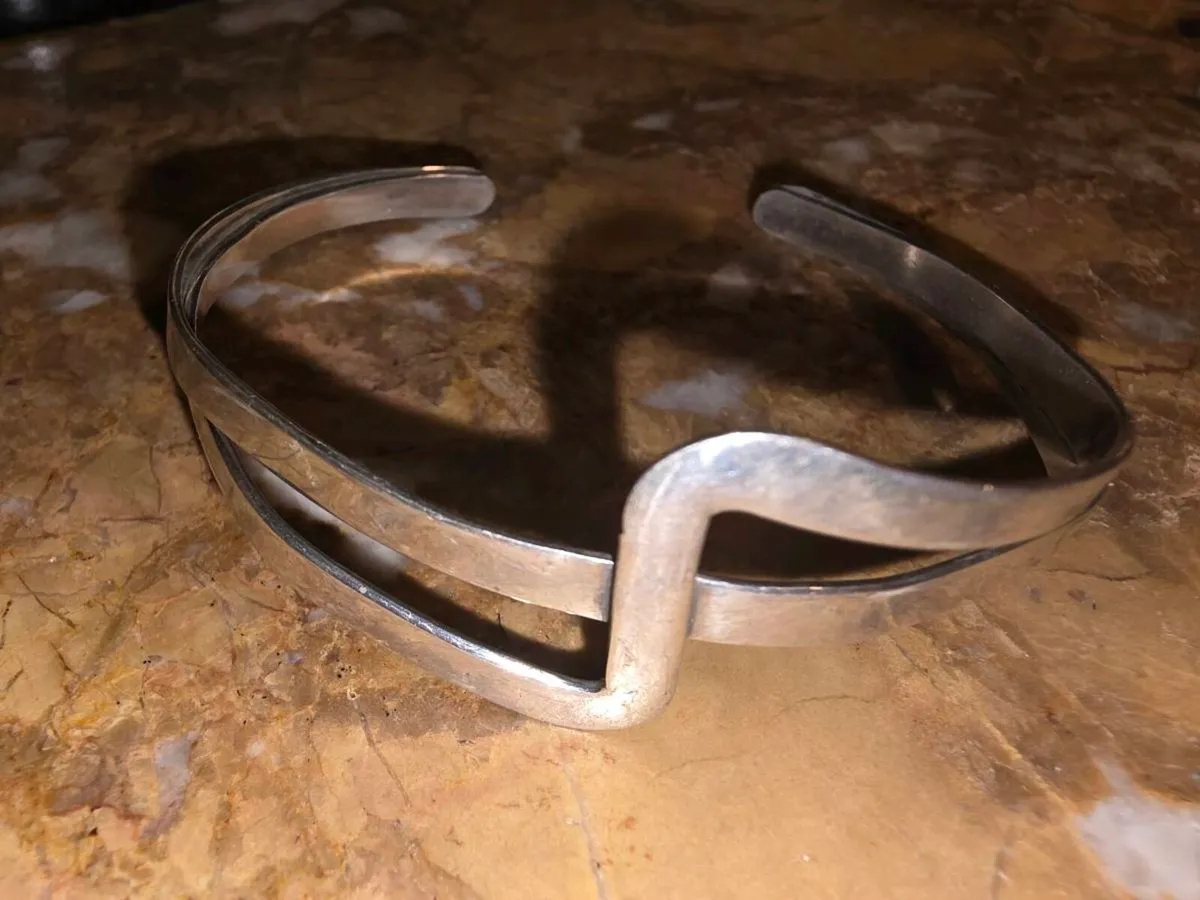 SNAZZY CHUNKY FIGURE Z, 925 Silver 9"Heavy Bangle - Image 2