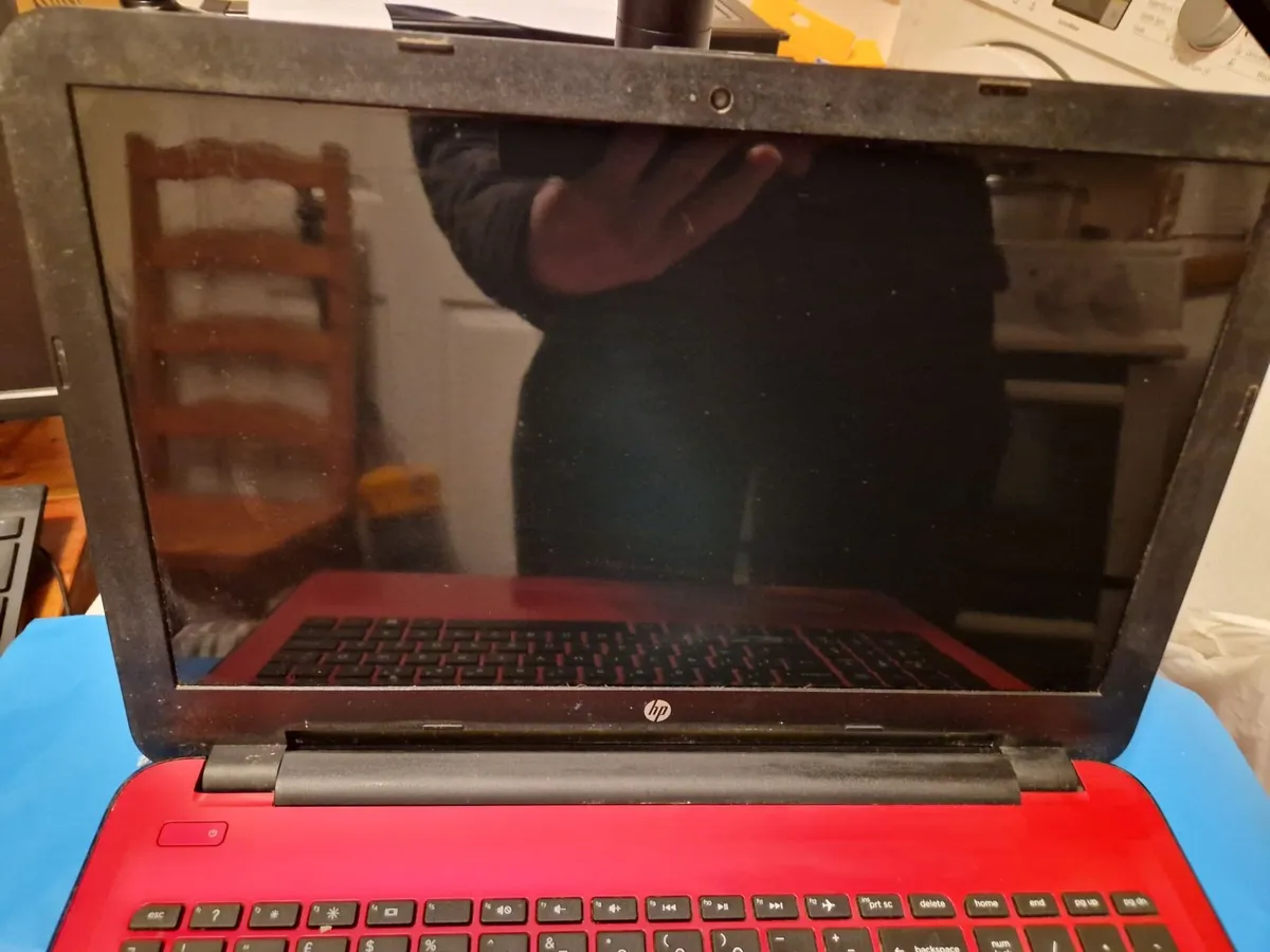 HP Laptop, AMD A6-7310 APU 2.0GHZ, 4GB, 1 TB, RED - Image 1