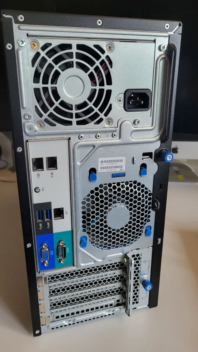 HP Proliant ML310e Gen8 v2 Server - Image 3