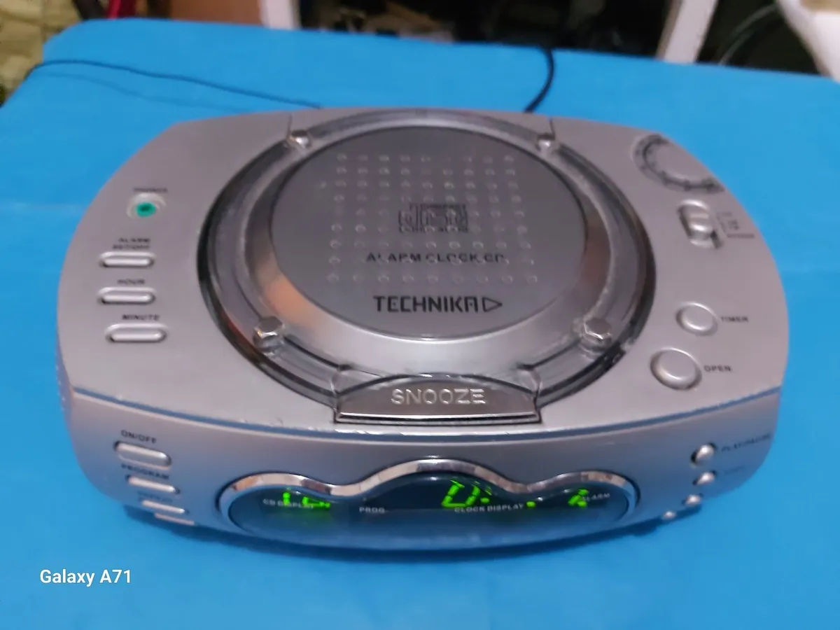 Technika CDCR-106 Alarm Clock Radio with CD Player - Image 2