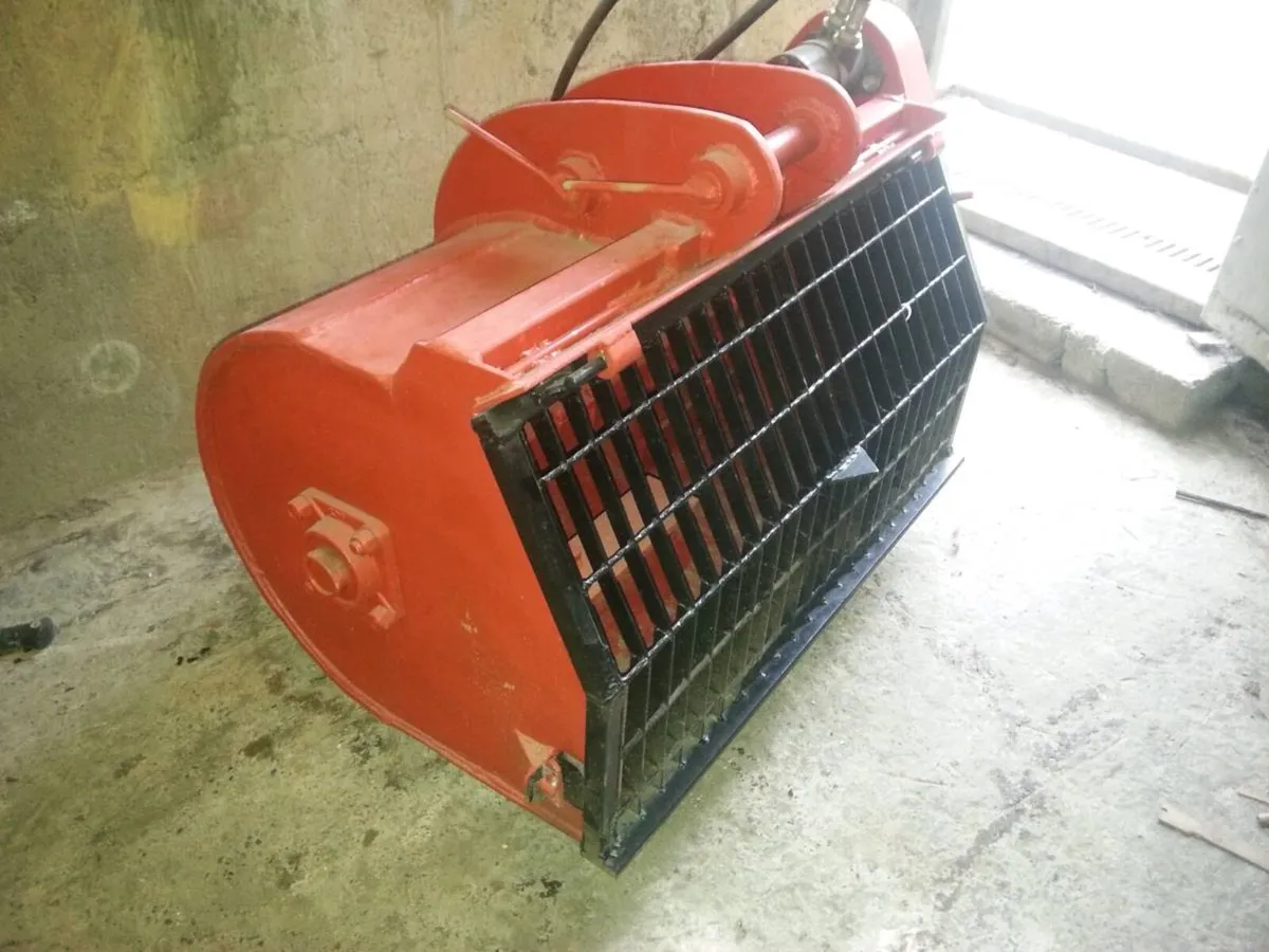 Concrete mixing bucket