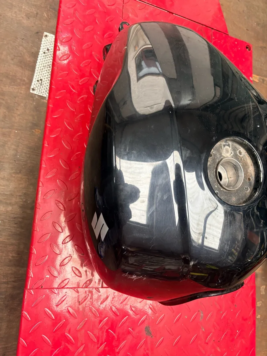 GSX 1400 petrol tank - Image 1