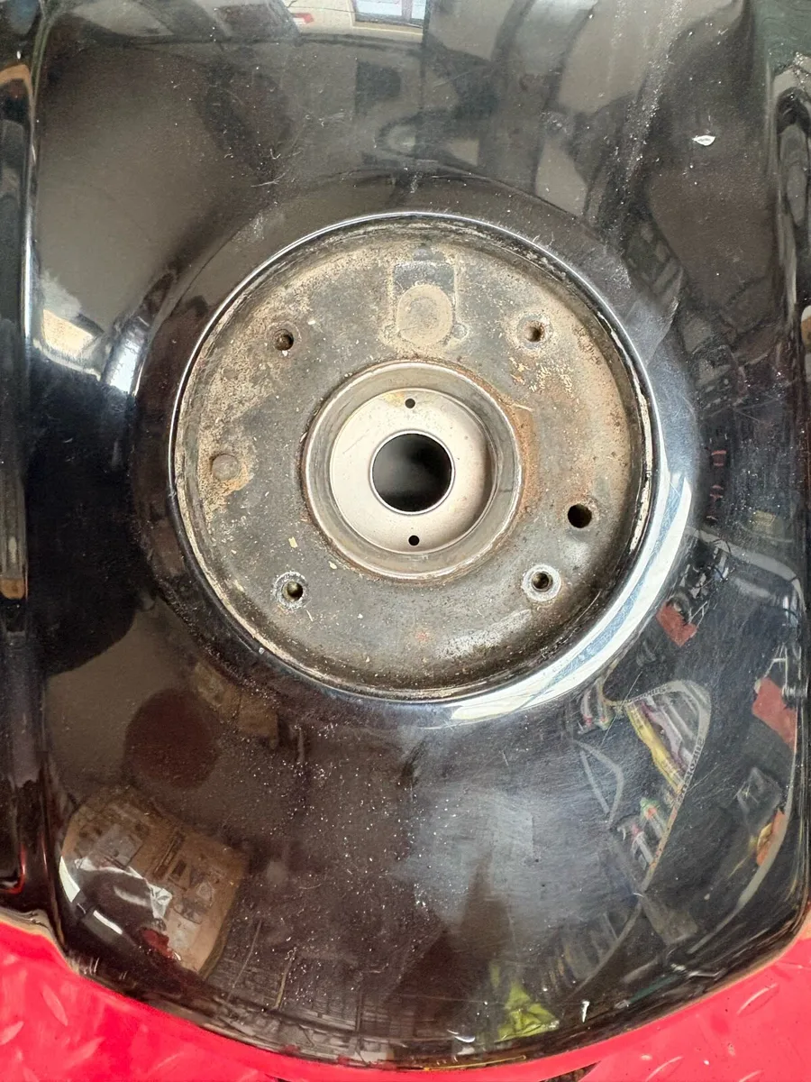 GSX 1400 petrol tank - Image 4