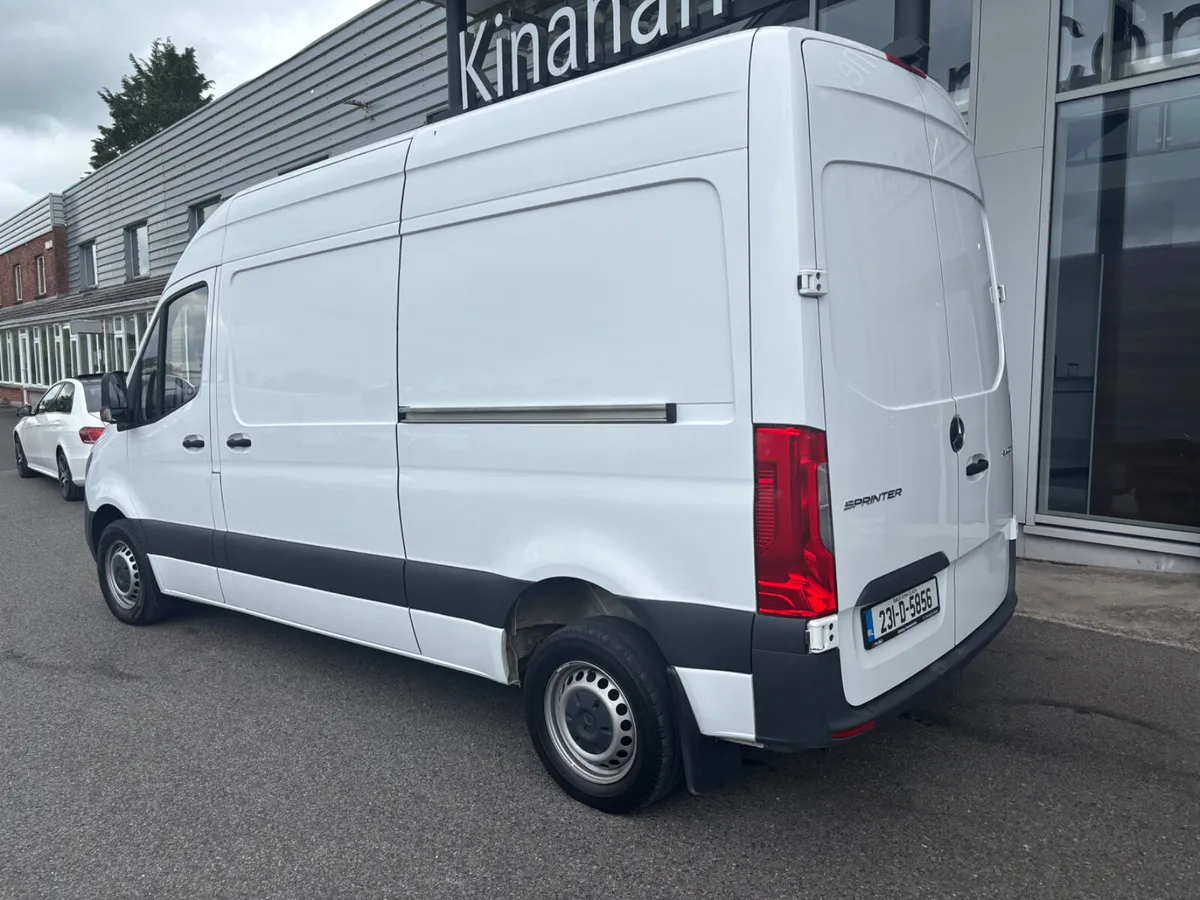 2023 Mercedes-Benz Sprinter Auto 55k kms - Image 2