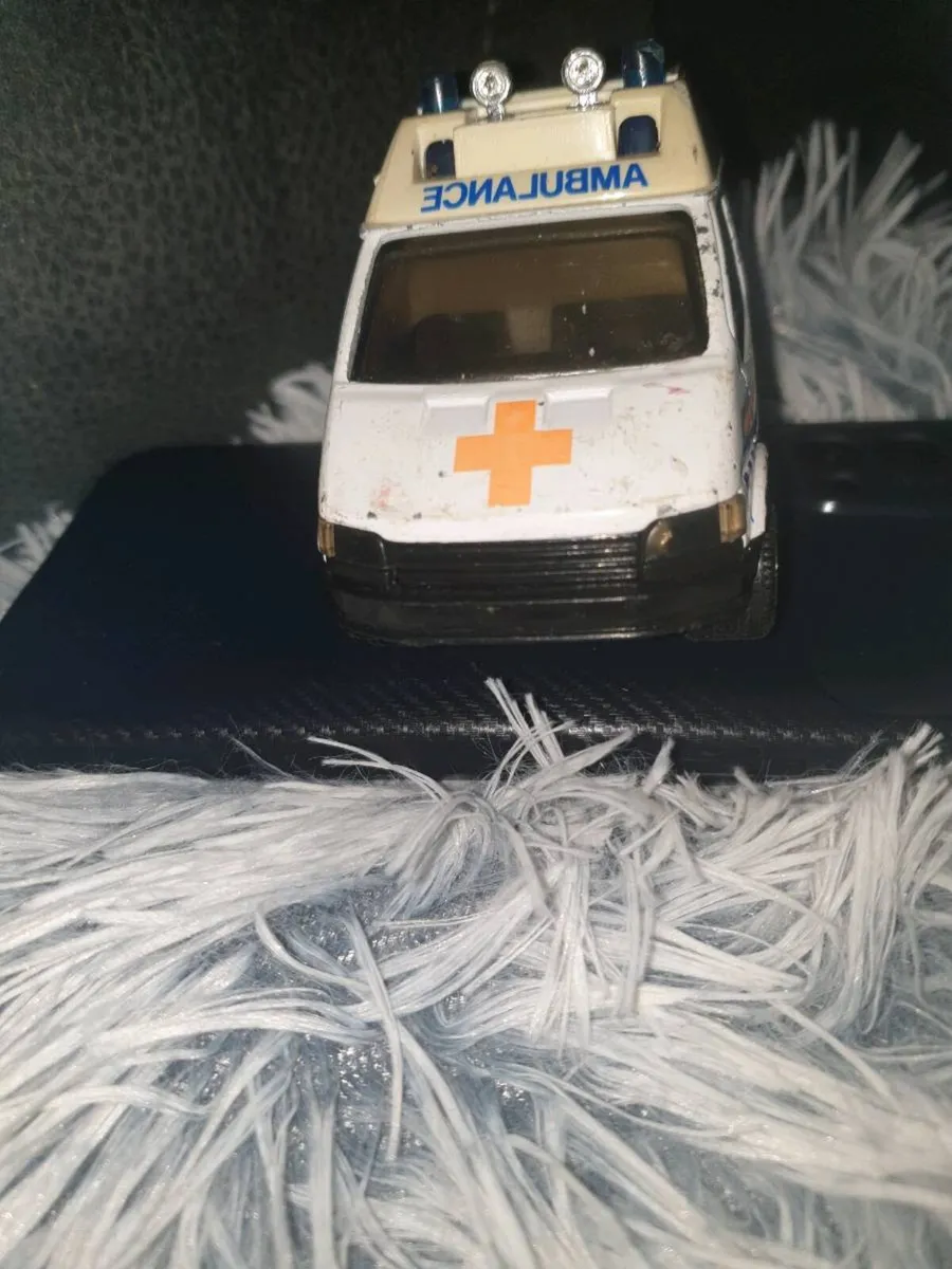 RARE 1989 FORD TRANSIT AIR AMBULANCE DIE.CAST - Image 2