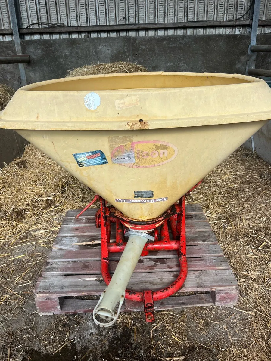 Vicon fertilizer spreader - Image 1