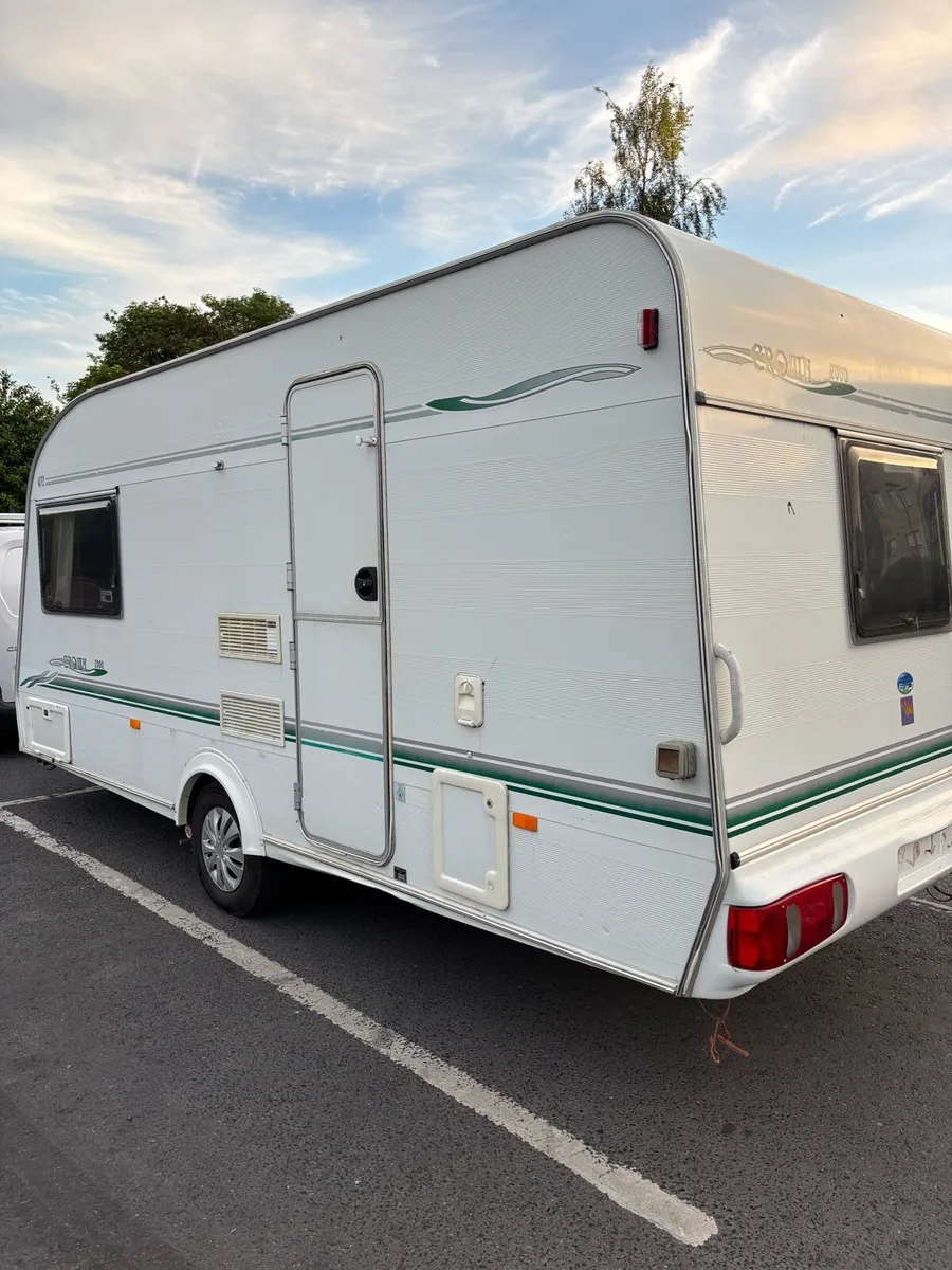 2 BERTH CARAVAN NO DAMP - Image 2