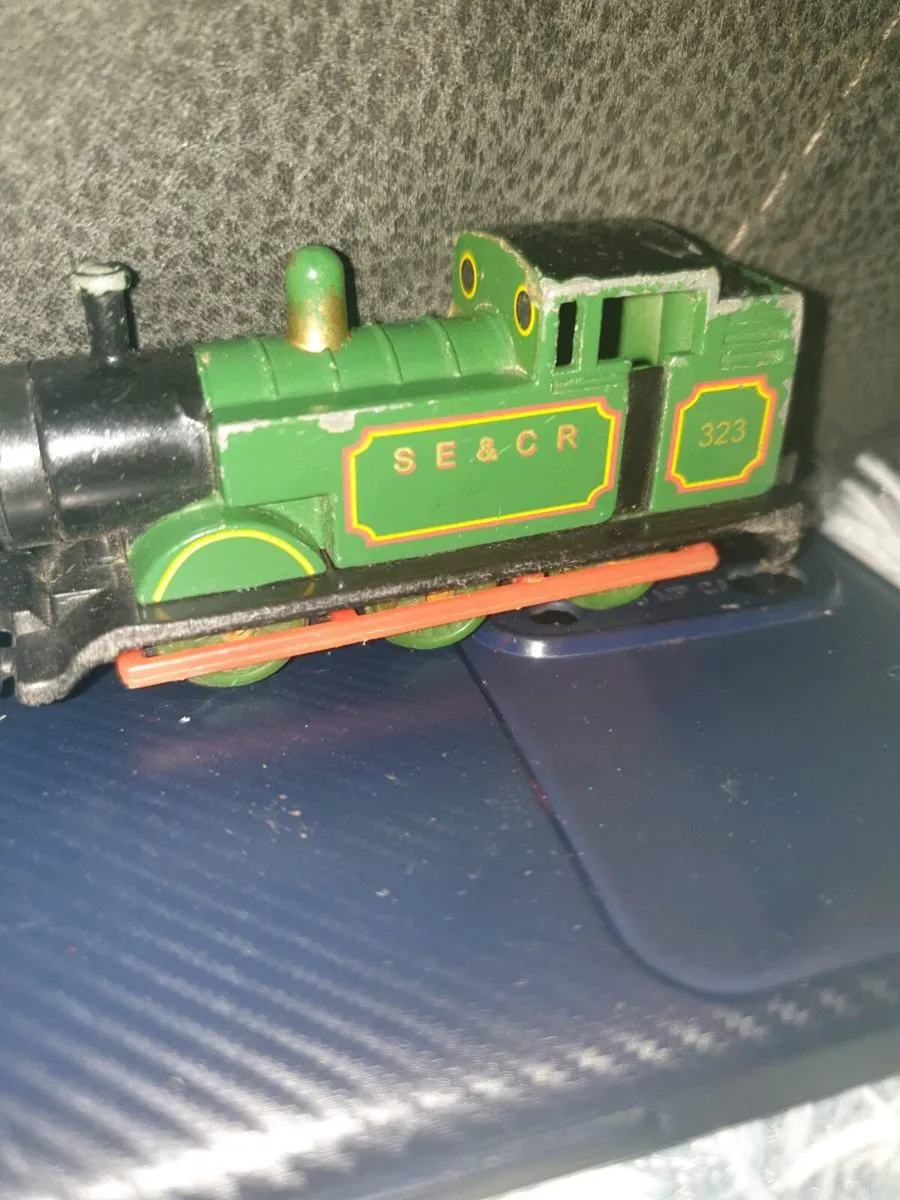 THOMES AND BLUEBELL FRIENDS EINGINE TRAIN - Image 1