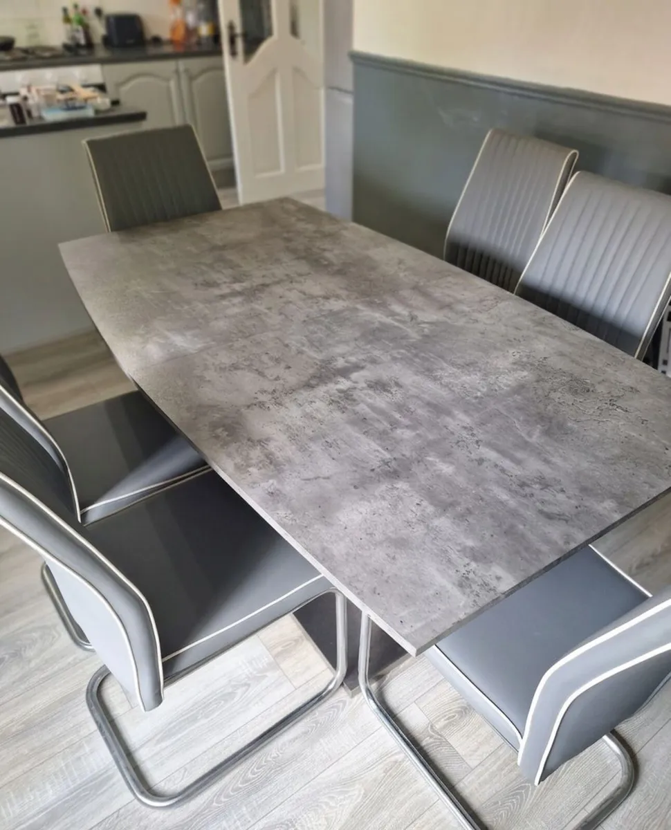 Kitchen Table - Image 4