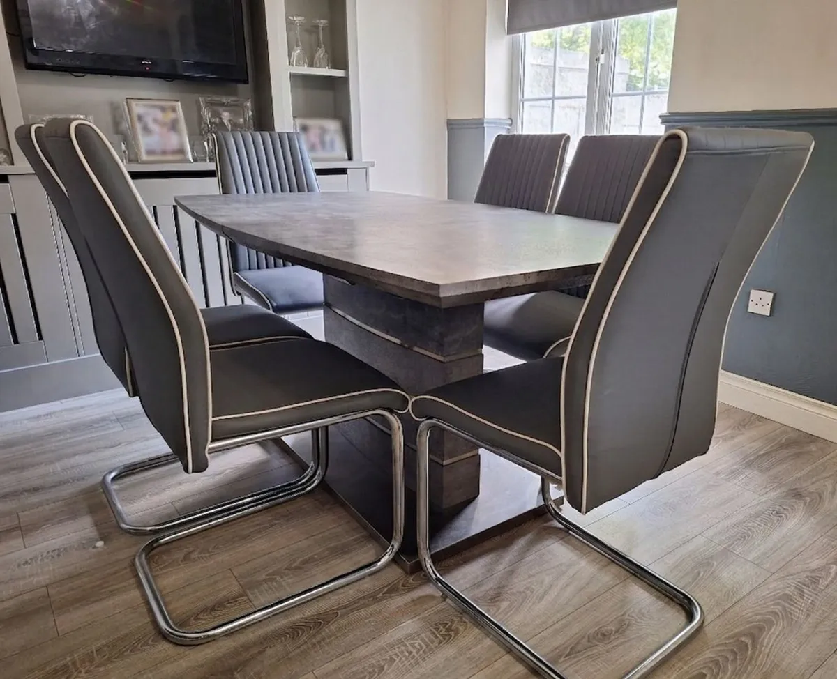 Kitchen Table - Image 1