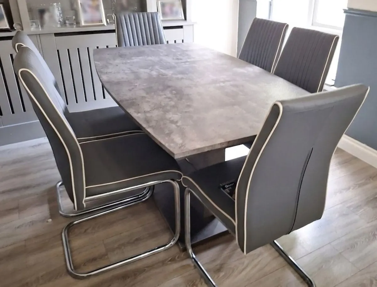 Kitchen Table - Image 2