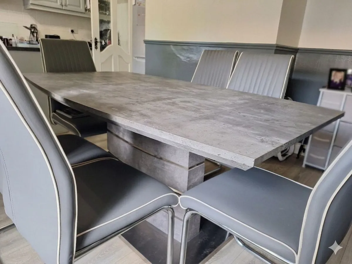 Kitchen Table - Image 3