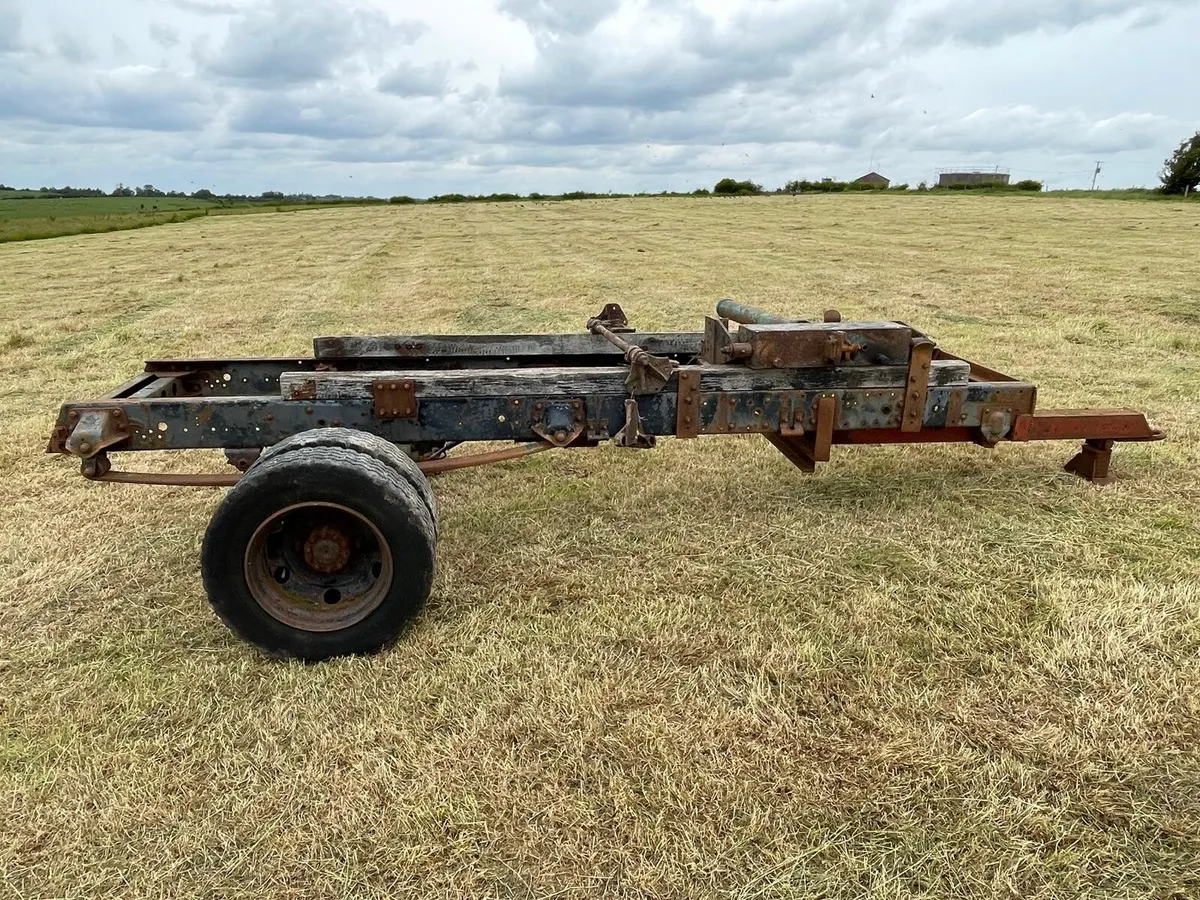 Trailer chassis and tipper ram - Image 1