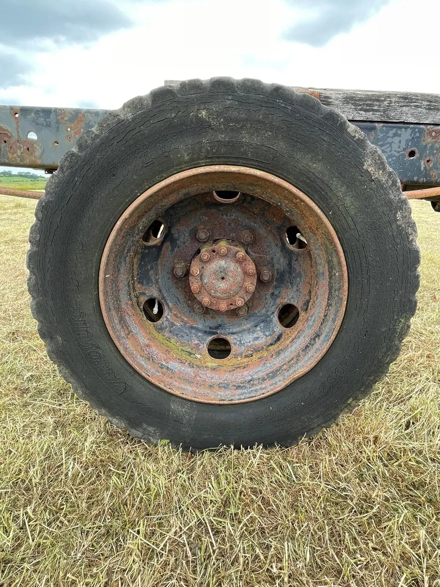 Trailer chassis and tipper ram - Image 3