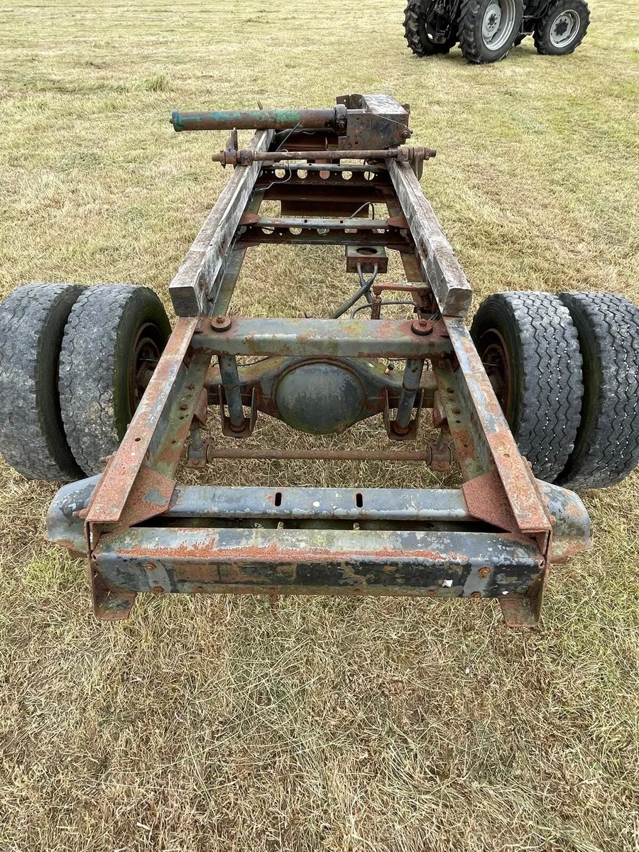 Trailer chassis and tipper ram - Image 4