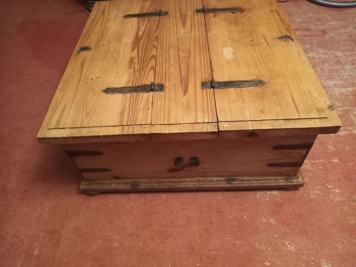 Mexican pine storage box - Image 1