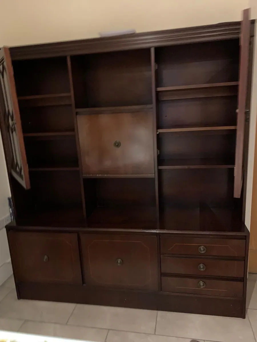 Beautiful mahogany dining cabinet - Image 1