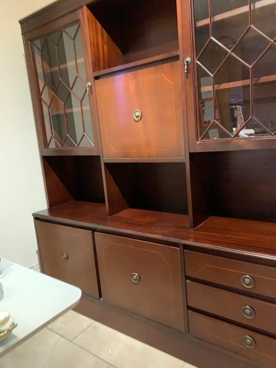 Beautiful mahogany dining cabinet - Image 2