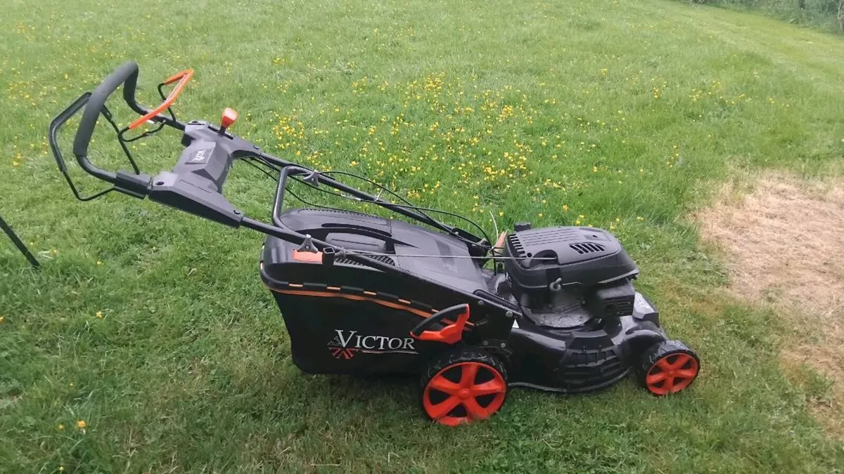 Victor self propelled push mower - Image 1