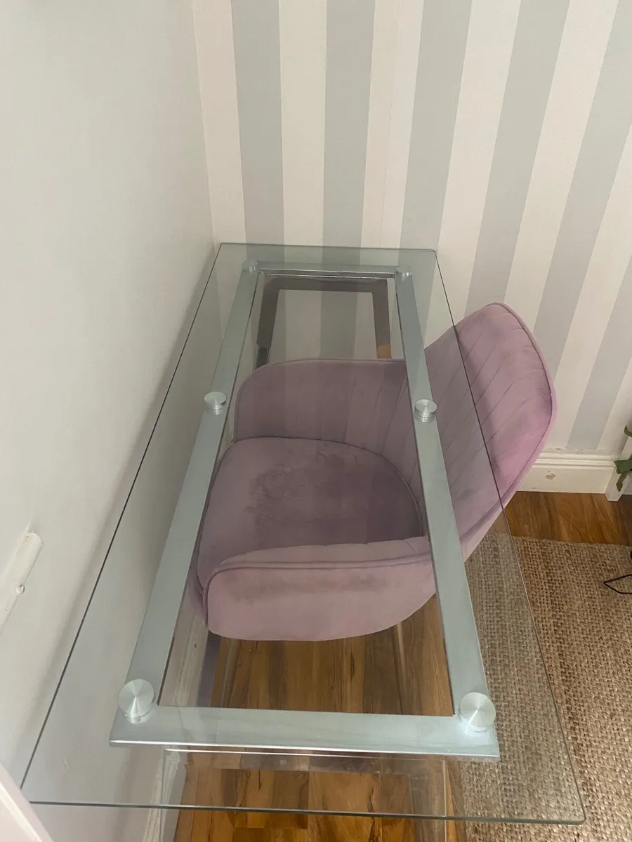 Desk / Chair - Image 1