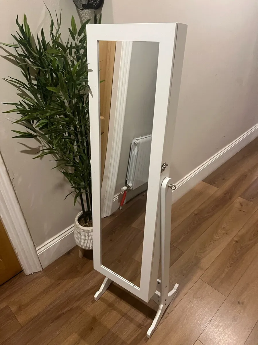 Free standing mirror with jewellery storage - Image 1