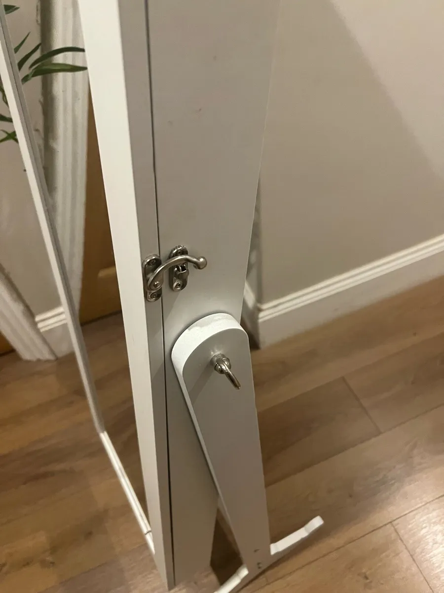 Free standing mirror with jewellery storage - Image 2