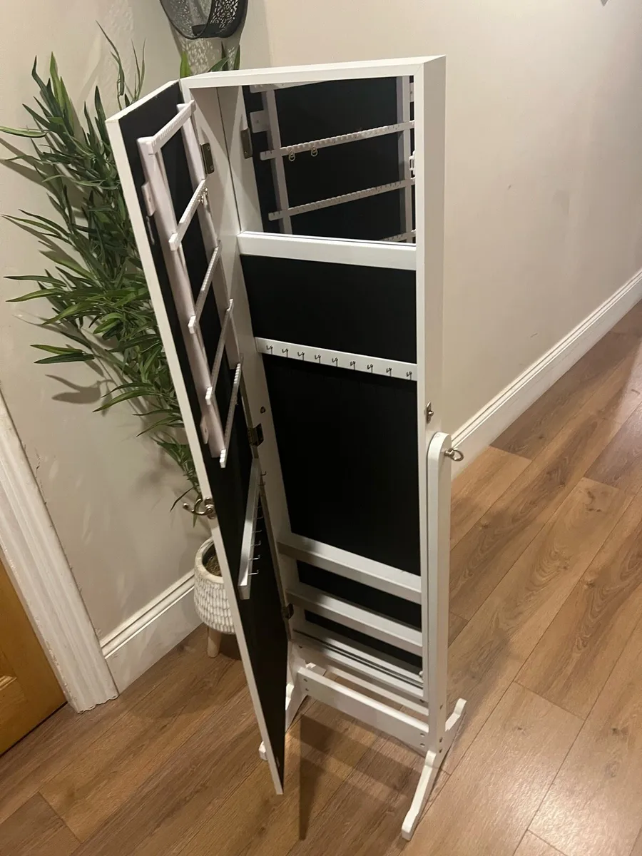 Free standing mirror with jewellery storage - Image 3