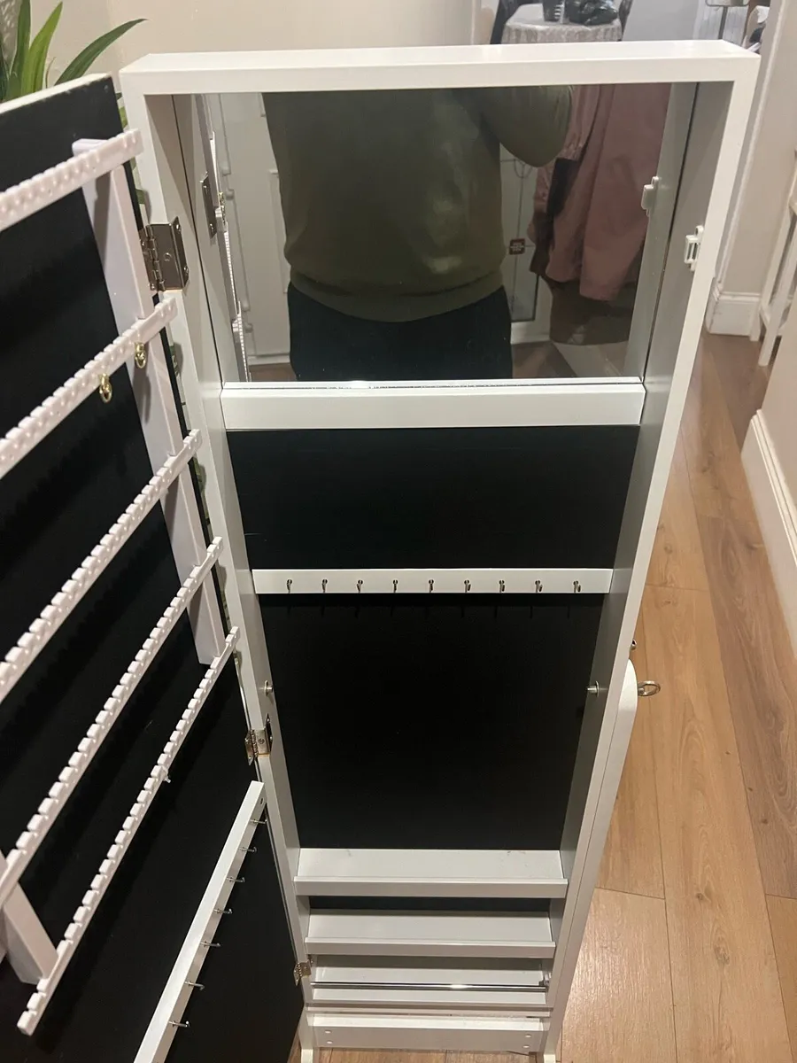 Free standing mirror with jewellery storage - Image 4