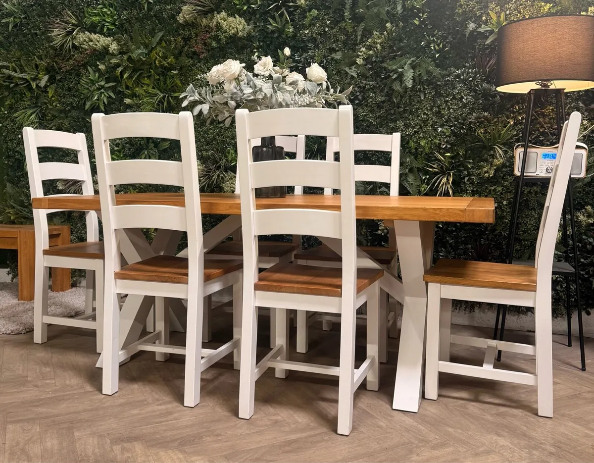 Oak kitchen table & 6 chairs - Image 2