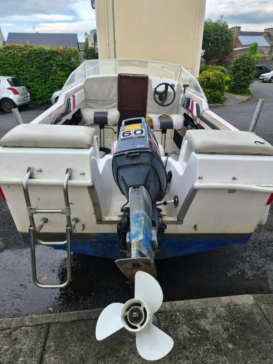 17 ft Speedboat with trailer - Image 2