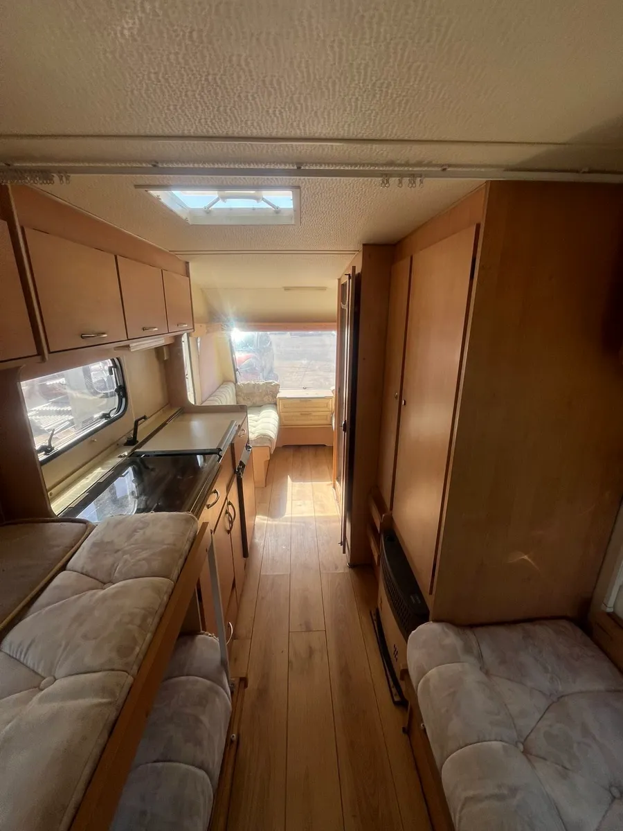 ABI Sprinter 500 – 6-Berth Family Caravan - Image 1