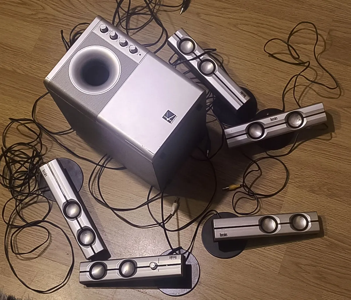 Speakers and active subwoofer 5.1 for home cinema. - Image 3