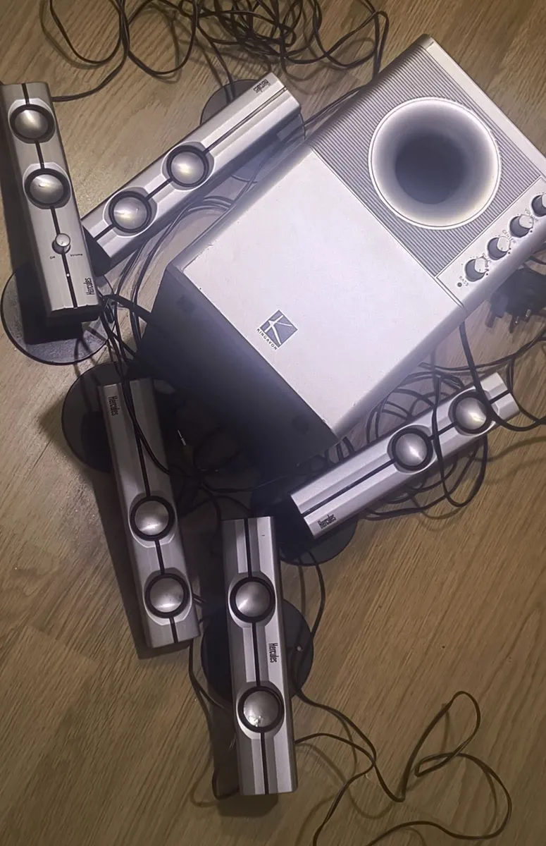 Speakers and active subwoofer 5.1 for home cinema. - Image 4