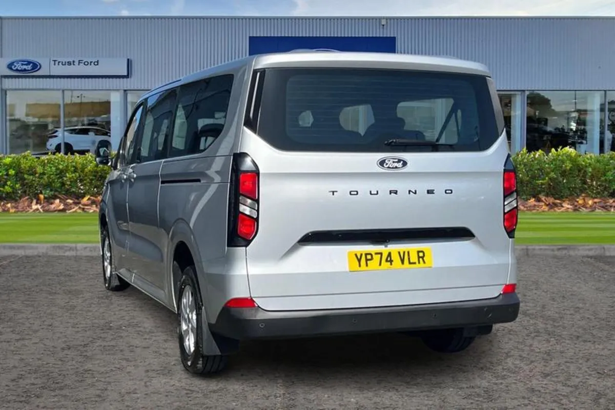 Ford Tourneo Custom ZETEC - Image 2