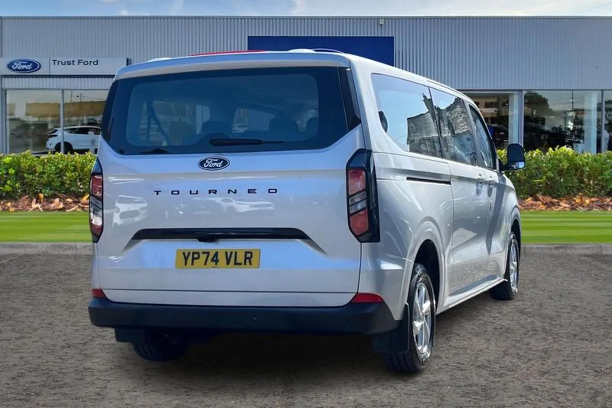 Ford Tourneo Custom ZETEC - Image 4