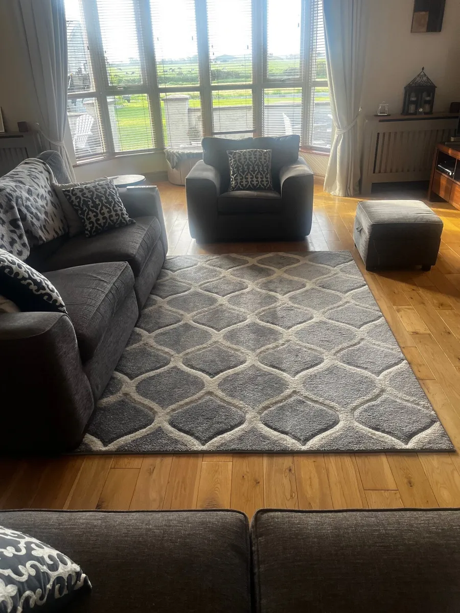 Grey and white rug - Image 2