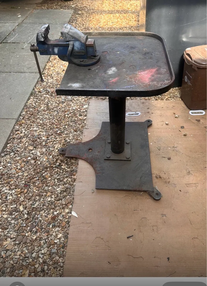 Leg vice tables. - Image 1